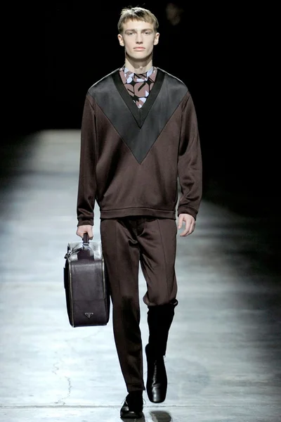 Look 32